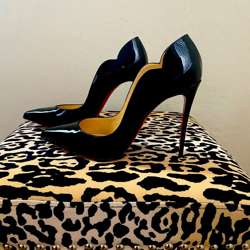 Christian Louboutin Scallop Pump